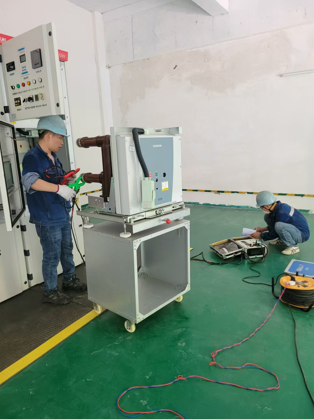 廣州越秀機電設備安裝現(xiàn)場，廣州越秀誠信廠房機電設備安裝部署方案分享