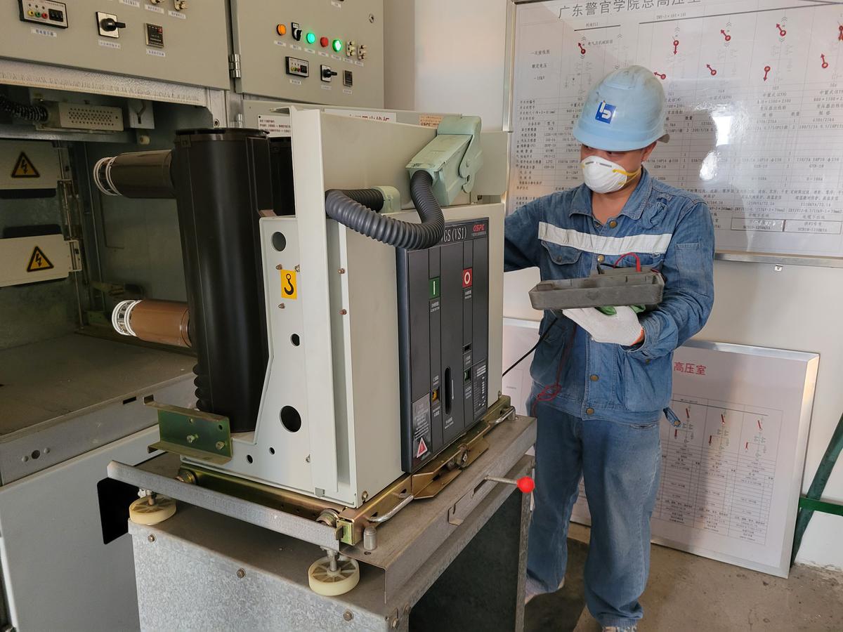 配電室托管專業(yè)專業(yè)，專業(yè)配電室配電柜搶修公司機(jī)場配電室配電柜搶修案例