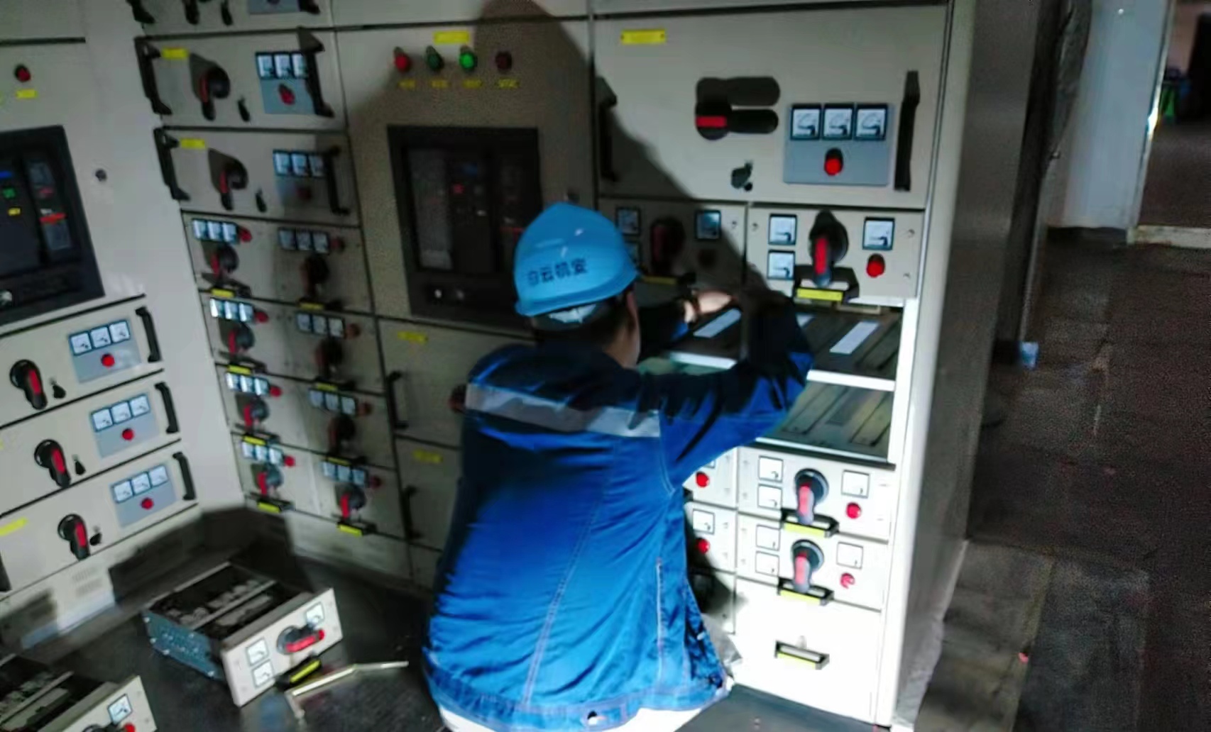 配電房斷路器安裝建設，廣州市南沙區(qū)星級酒店標準化10kV配電房檢修服務案例